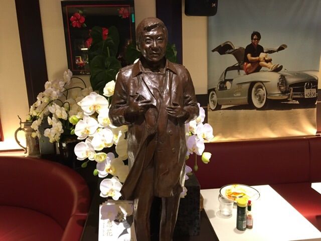 裕次郎の銅像