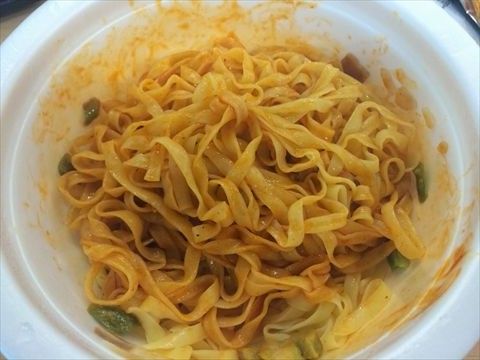 しっかりソースをからめてナポリタンの完成!