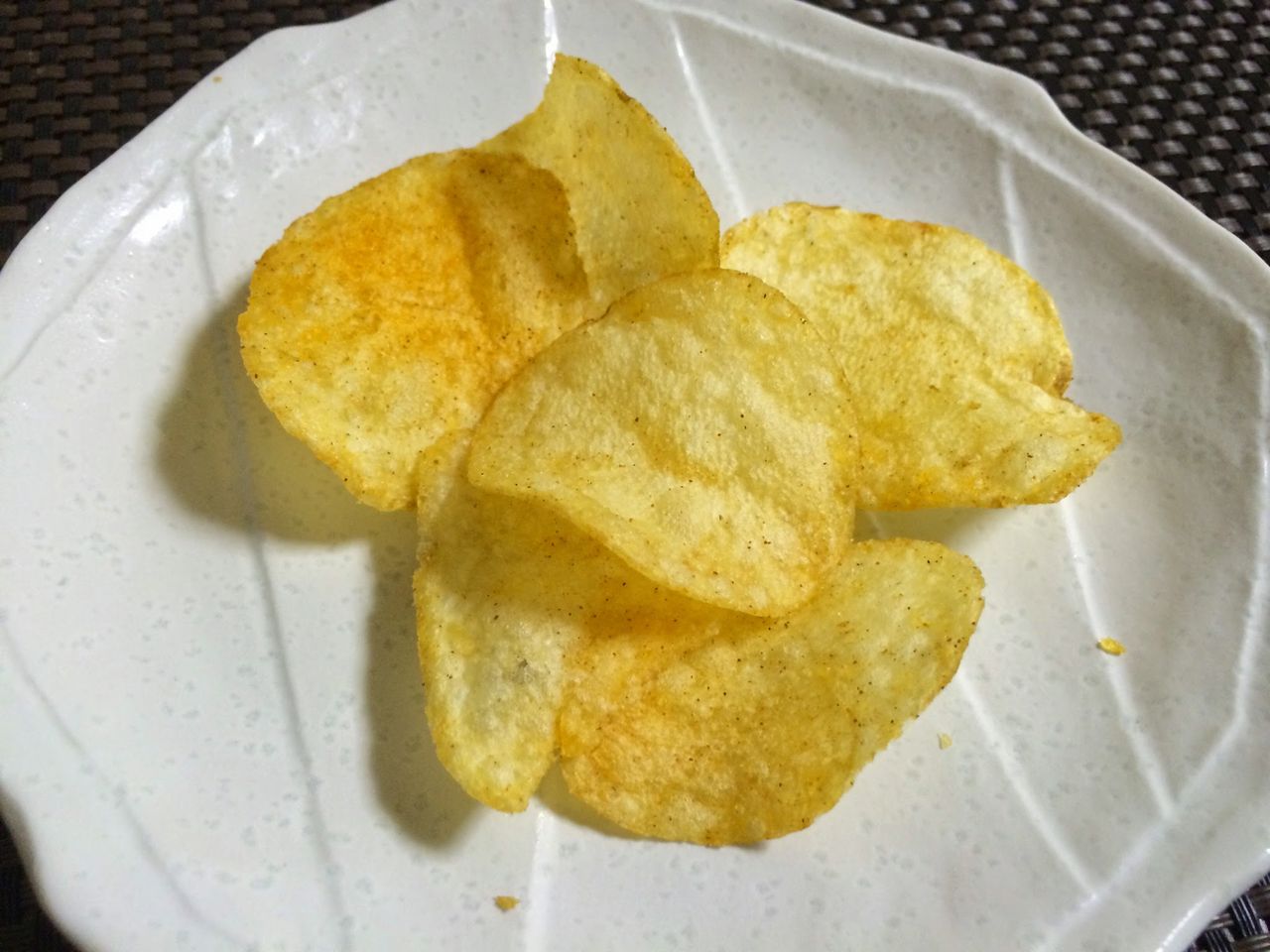カルビーの鉄板ナポリタン味ポテトチップス