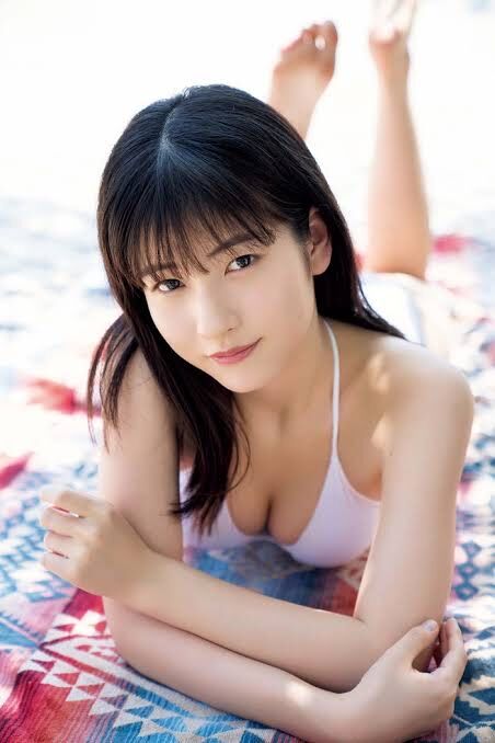 尾形春水が季節はずれの水着ショット公開で自慢の巨乳を披露 Mover 尾形春水が季節はずれの水着ショット公開で自慢の巨乳を披露 Mover