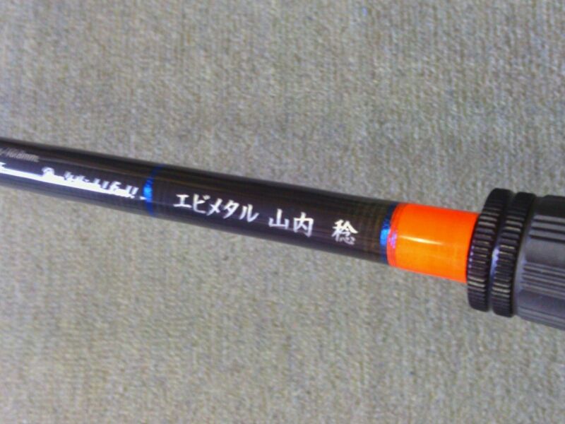 リップラップさんのカスタムロッドのウィードマスターを使わさせていただく事になりました 琵琶湖の南湖で エビメタル メタルバイブ で釣っています