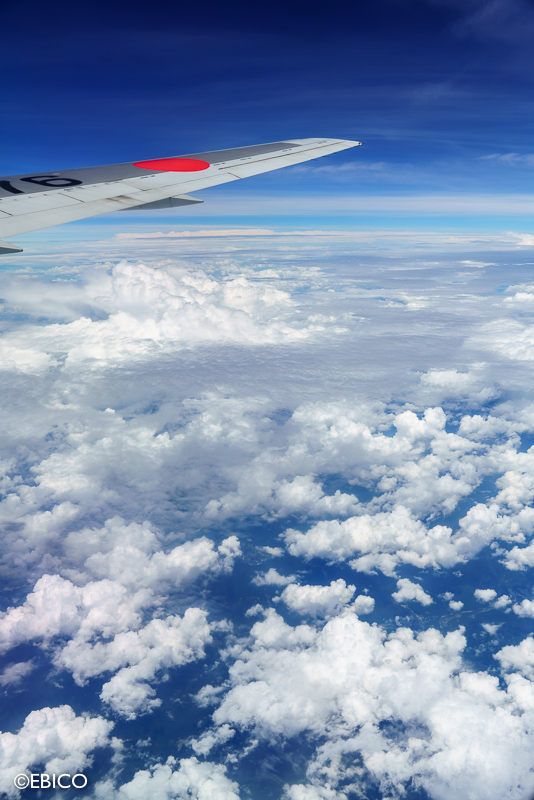 飛行機の窓から飛行機雲 癒しの動画作家 えびこのブログ