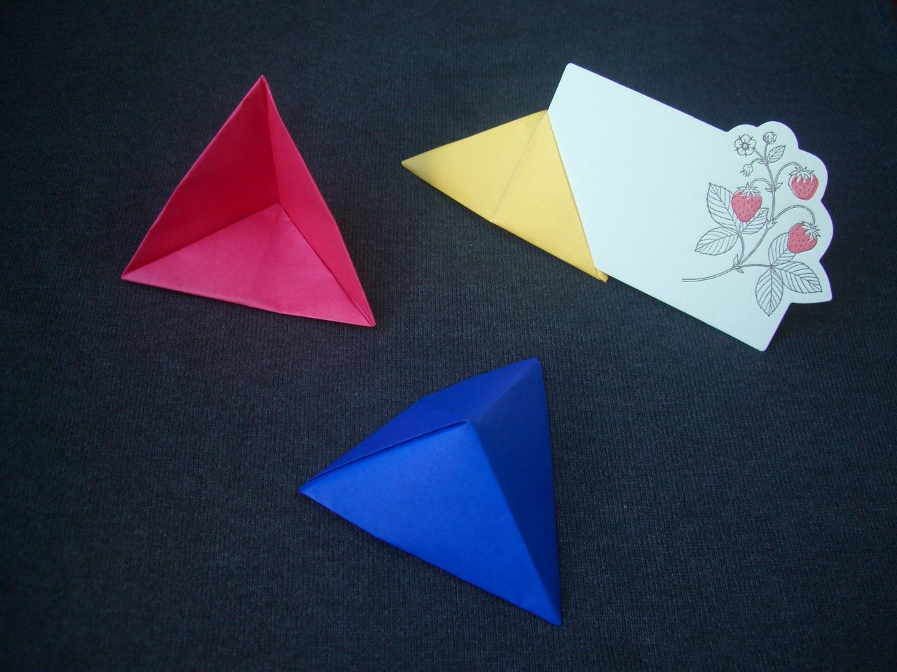 Origami おりがみ遊び カードスタンド 三角錐 Ebisuchachaのブログ