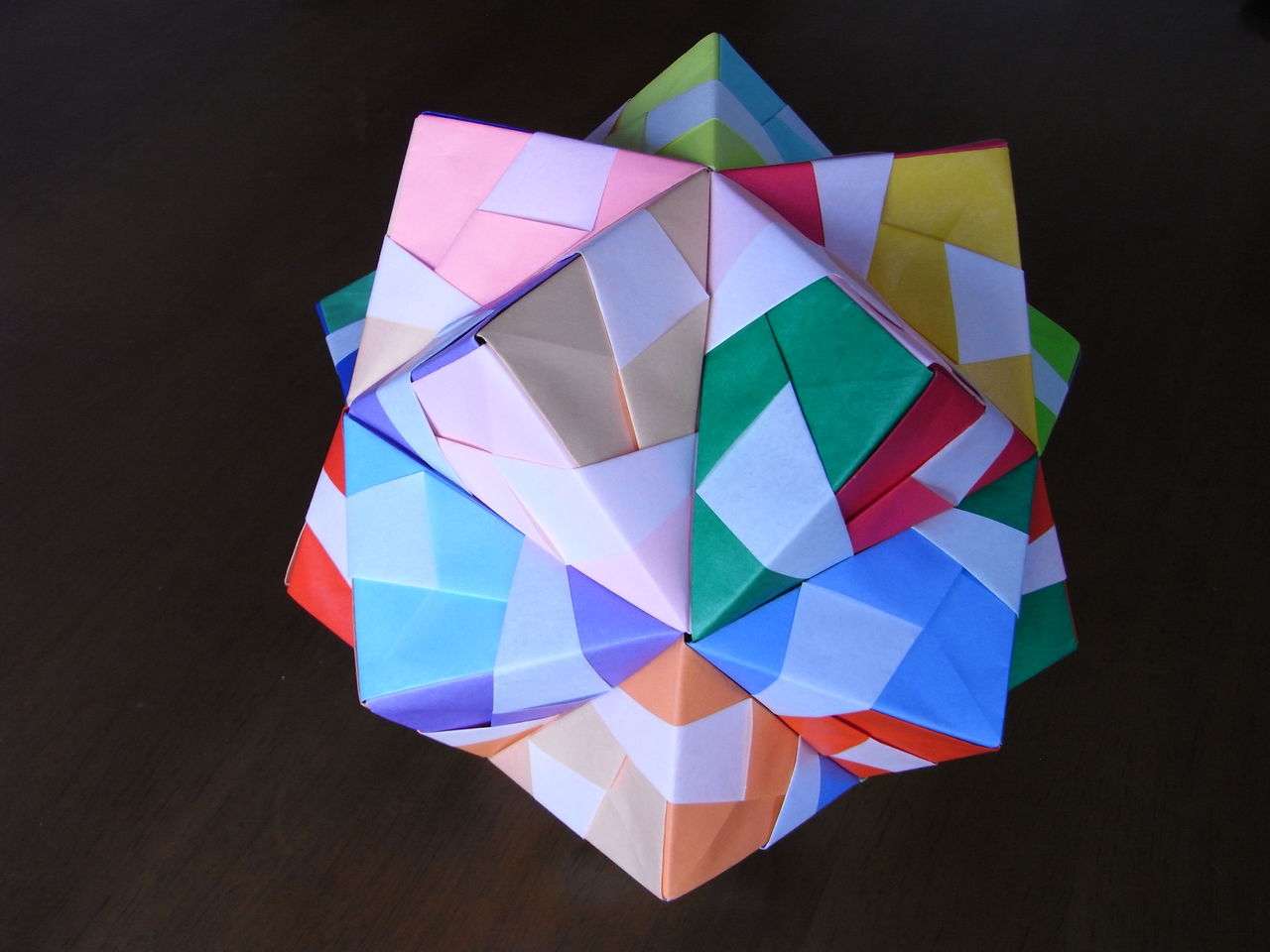 Origami ユニット折り紙 30枚使用 模様入り多面体 Ebisuchachaのブログ