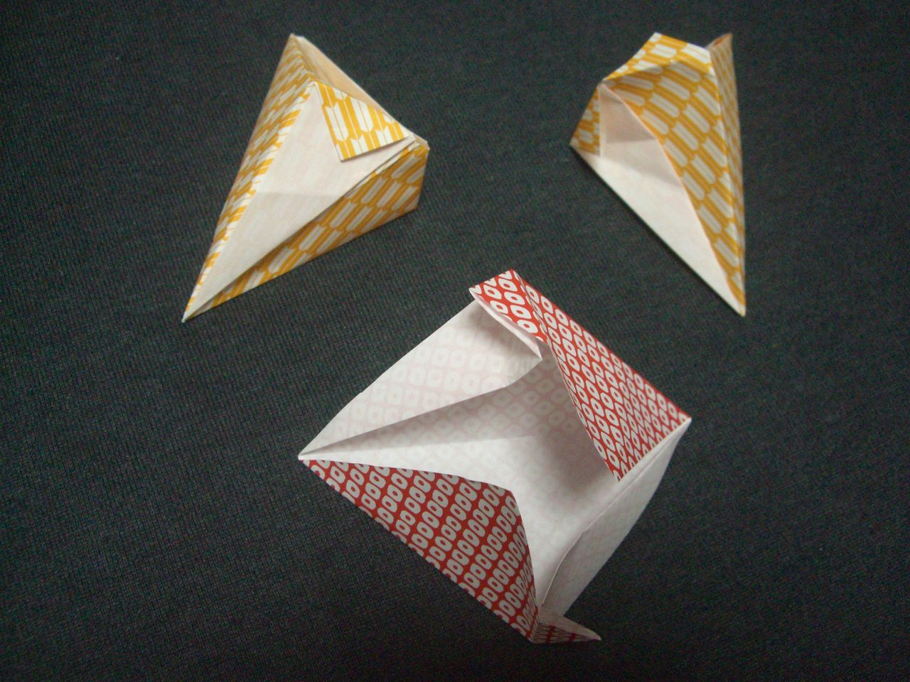 Origami おりがみ遊び 開けて楽しい三角の入れ物 Ebisuchachaのブログ