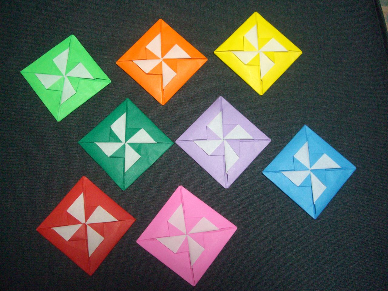 Origami おりがみ遊び 風車模様のコースター 輪飾り Ebisuchachaのブログ Origami おりがみ遊び 風車模様のコースター 輪飾り Ebisuchachaのブログ