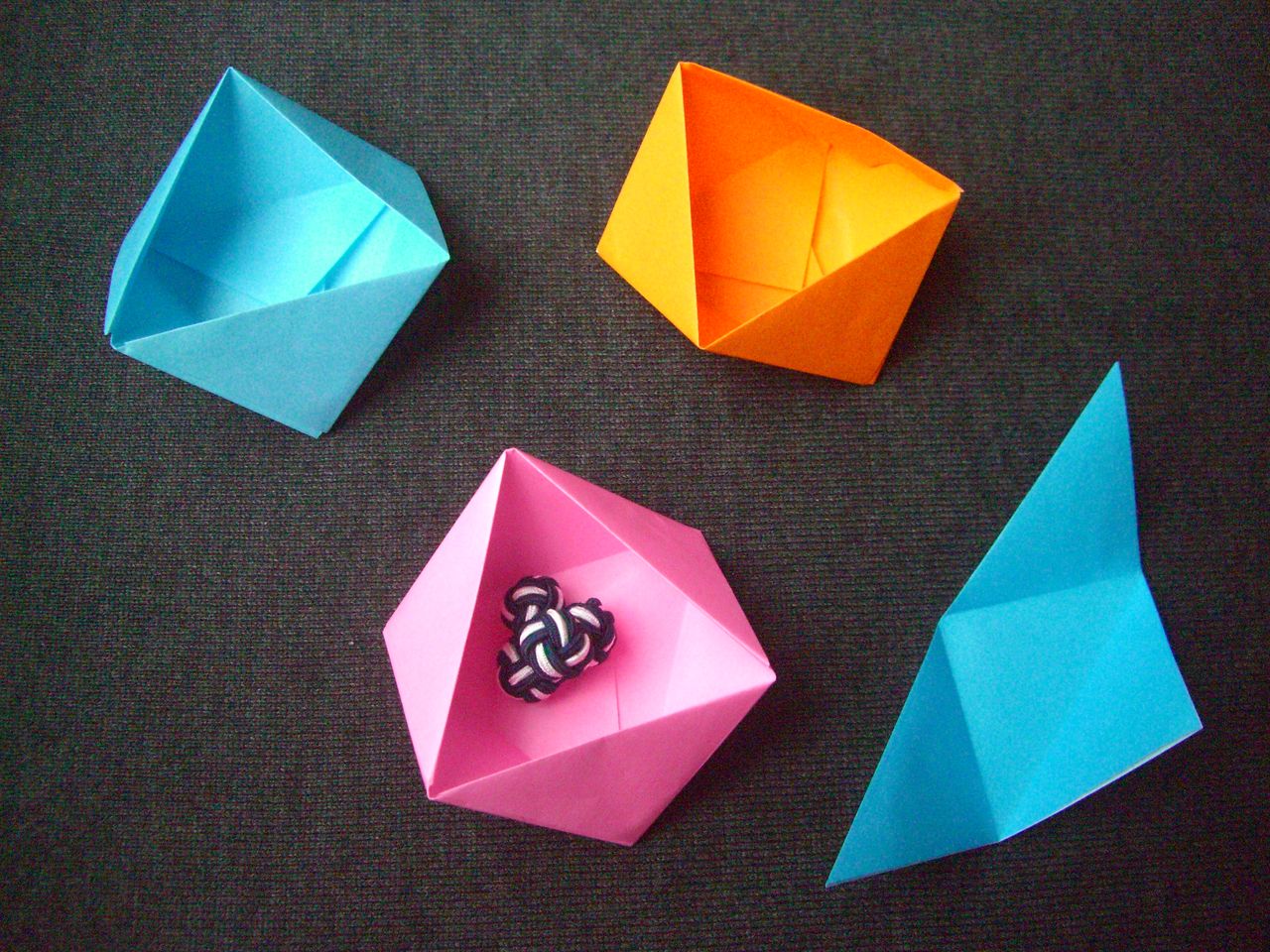 Origami おりがみ遊び 入り口が三角形の箱 Ebisuchachaのブログ