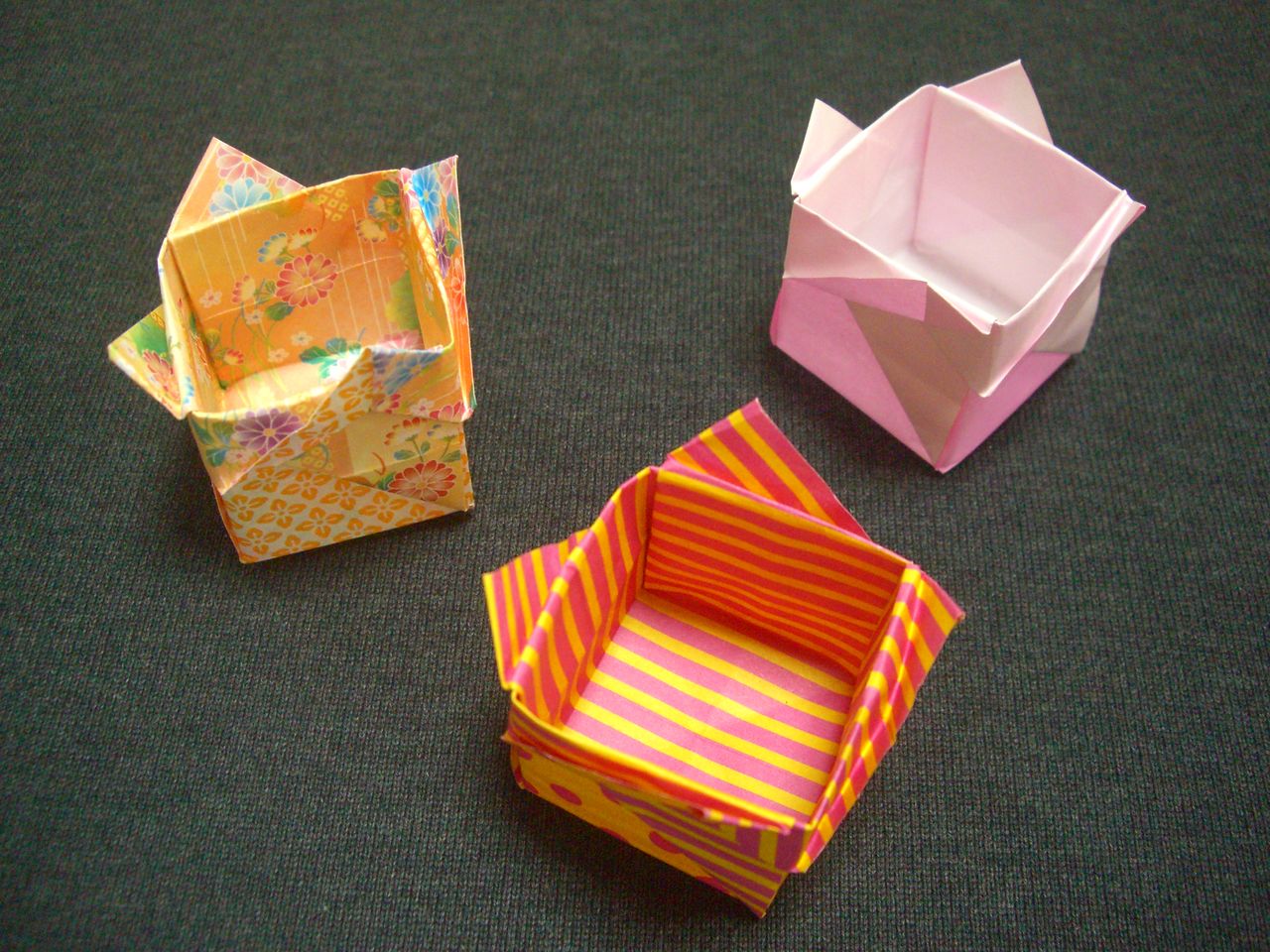 Origami おりがみ遊び 4辺に飾りの付いた小箱 Ebisuchachaのブログ