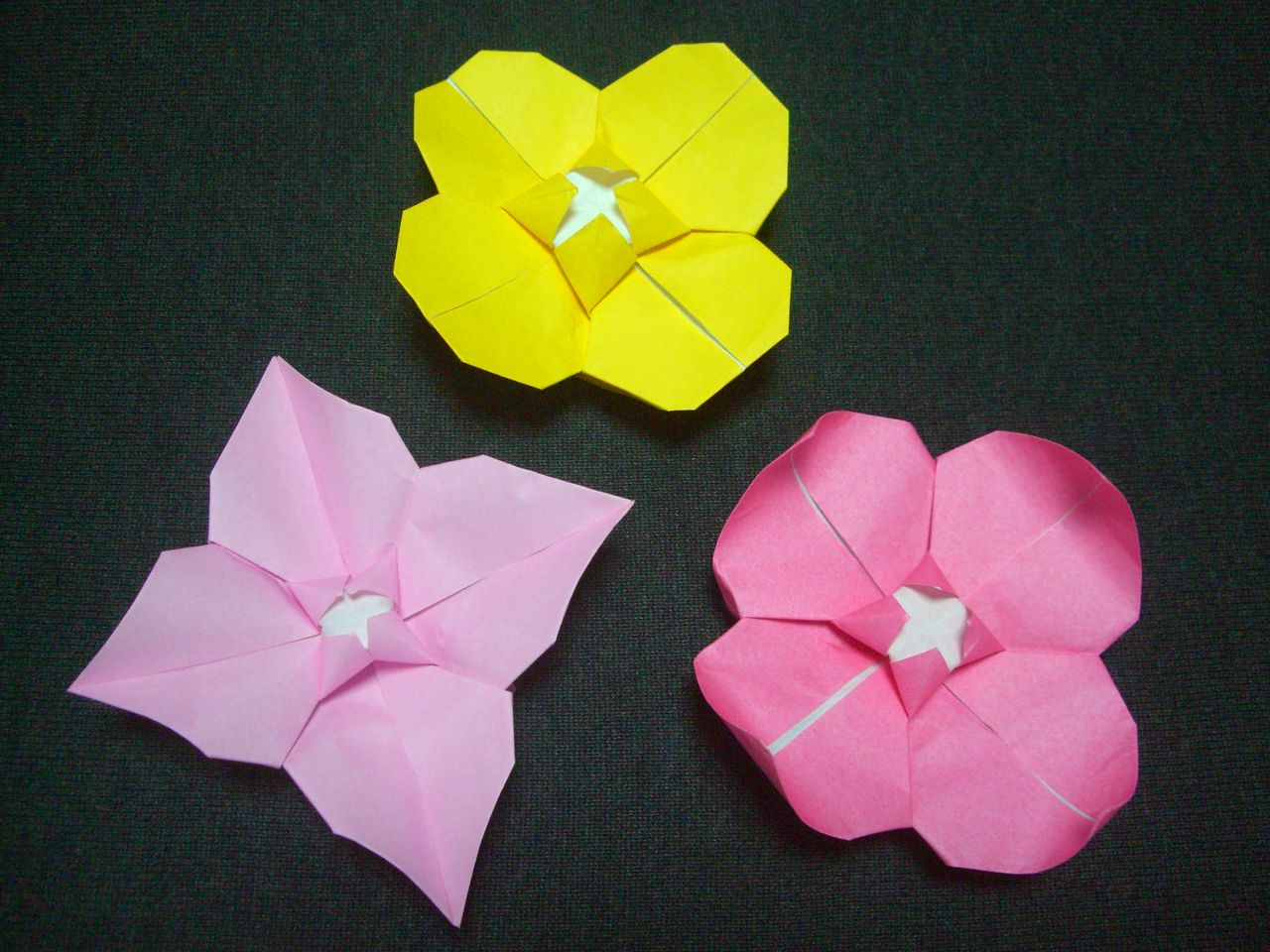 Origami おりがみ遊び お花のブローチ1 Ebisuchachaのブログ