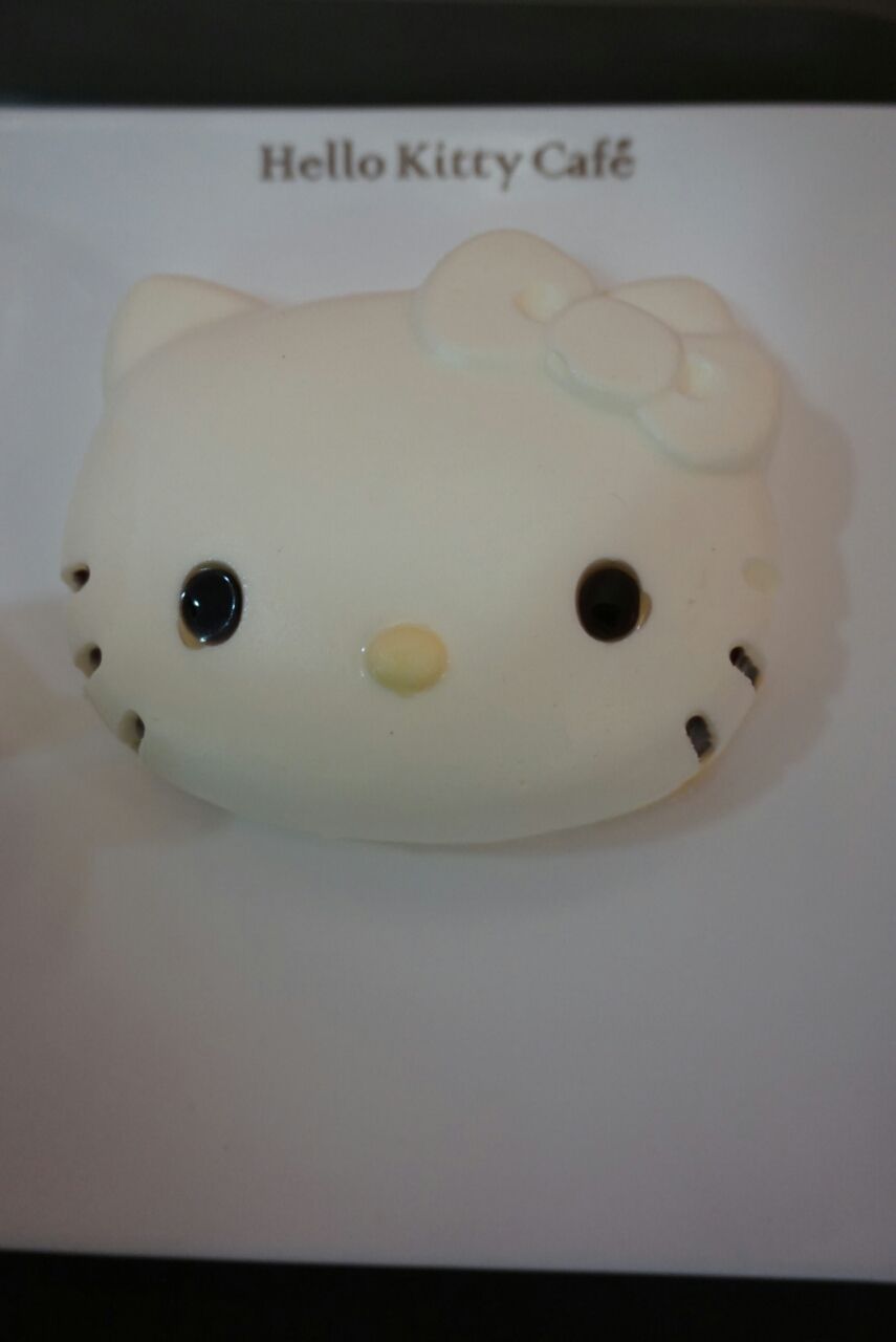 弘大 Hellokittycafeでキティちゃんの顔ケーキ 韓国 グルメハンティング 弘大 Hellokittycafeでキティちゃんの顔ケーキ 韓国 グルメハンティング