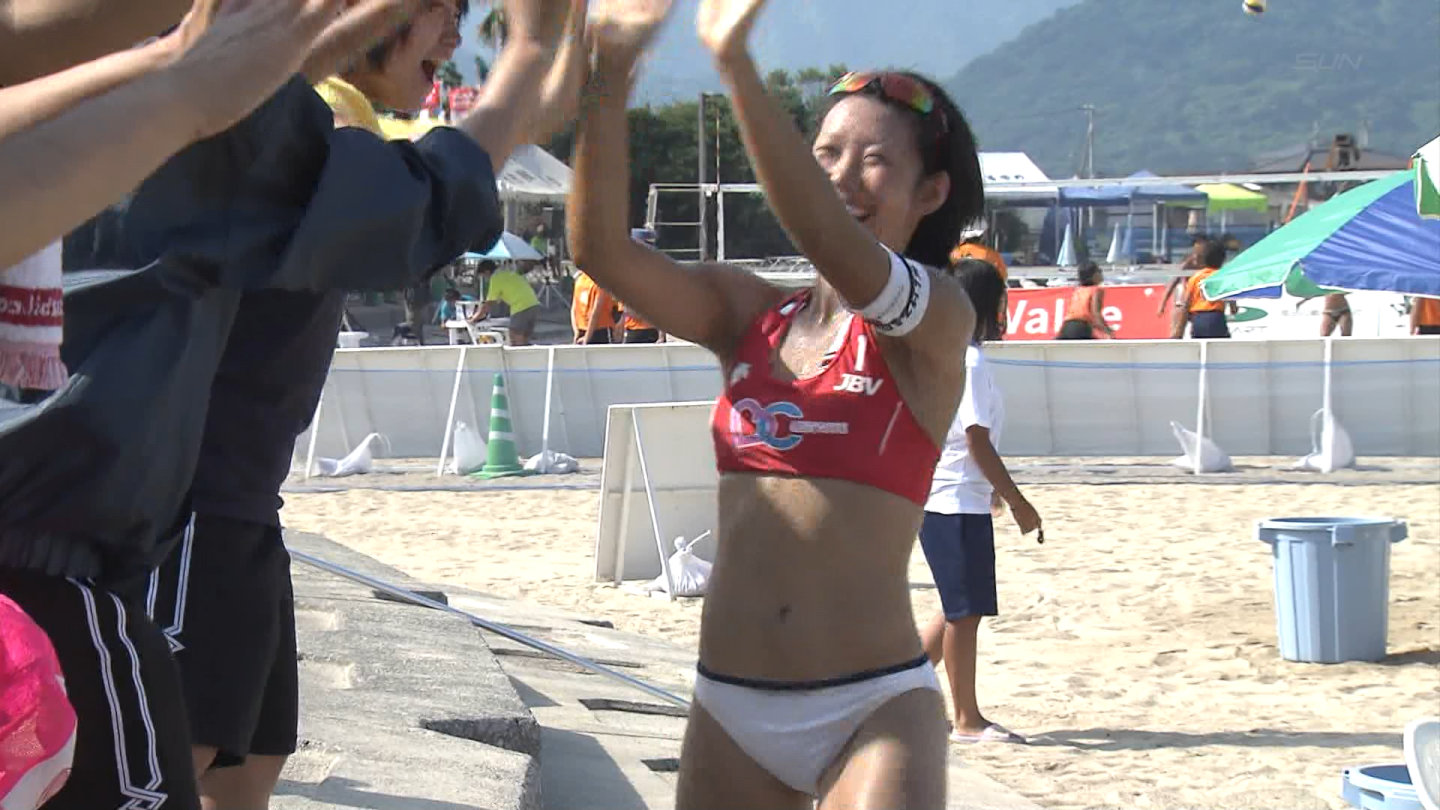 マドンナカップ　エロ ビーチバレー中継でJCがスポーツビキニでおっぱいの谷間やムチムチの生足太股を晒しまくりwww : エロキャプちゃんねる