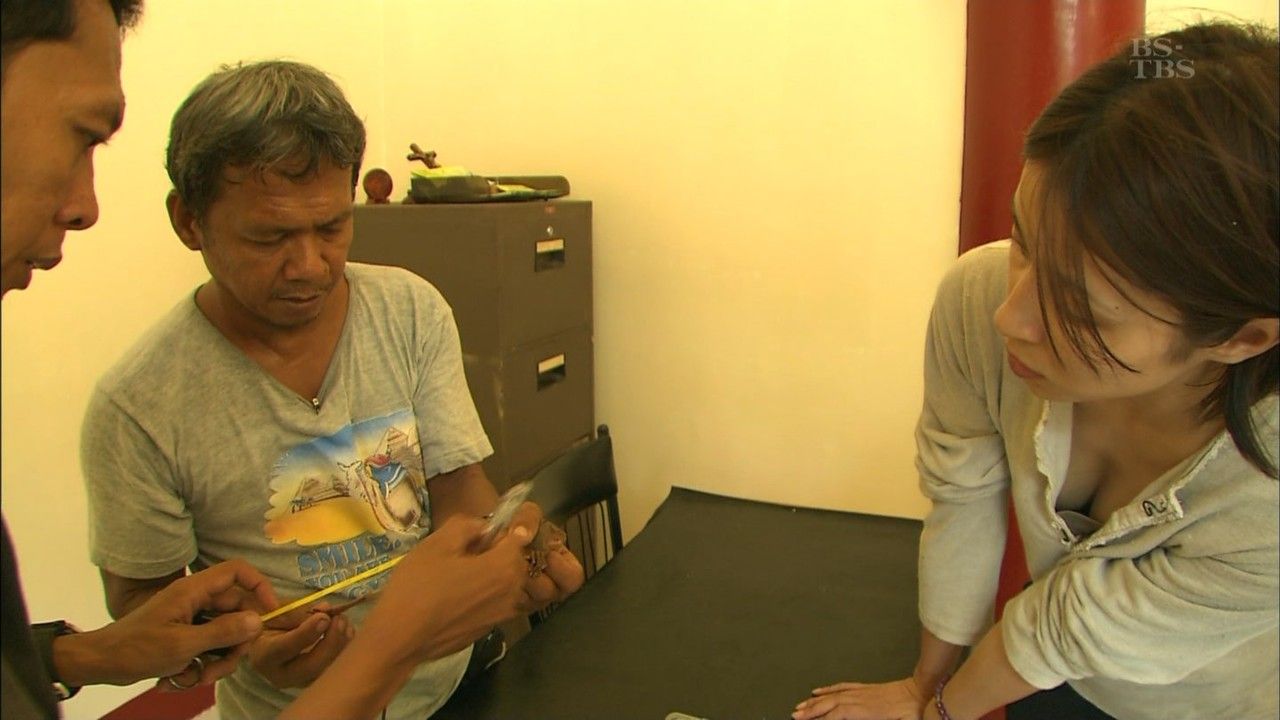 TVで水野美紀がおっぱいの谷間をチラリwww : エロキャプちゃんねる