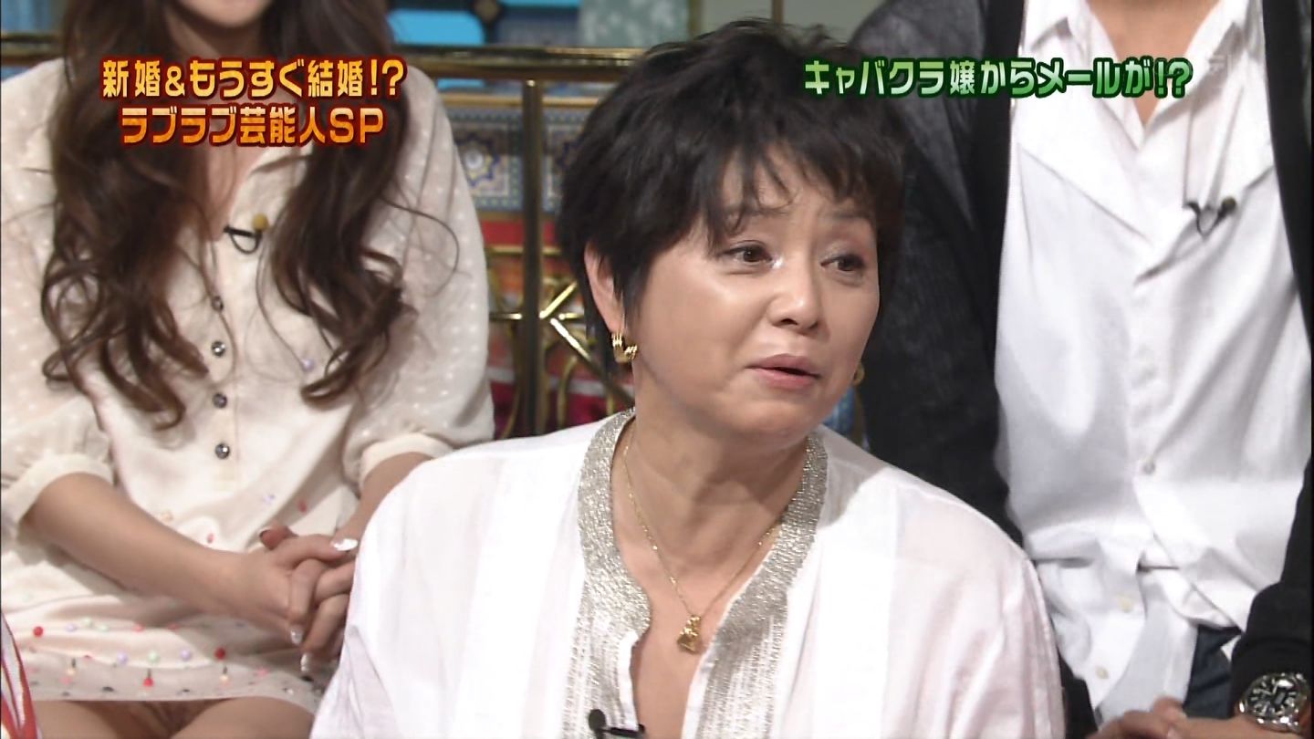 Tvで多岐川華子がミニスカでエロい生足太股の隙間からパンチラwww エロキャプちゃんねる