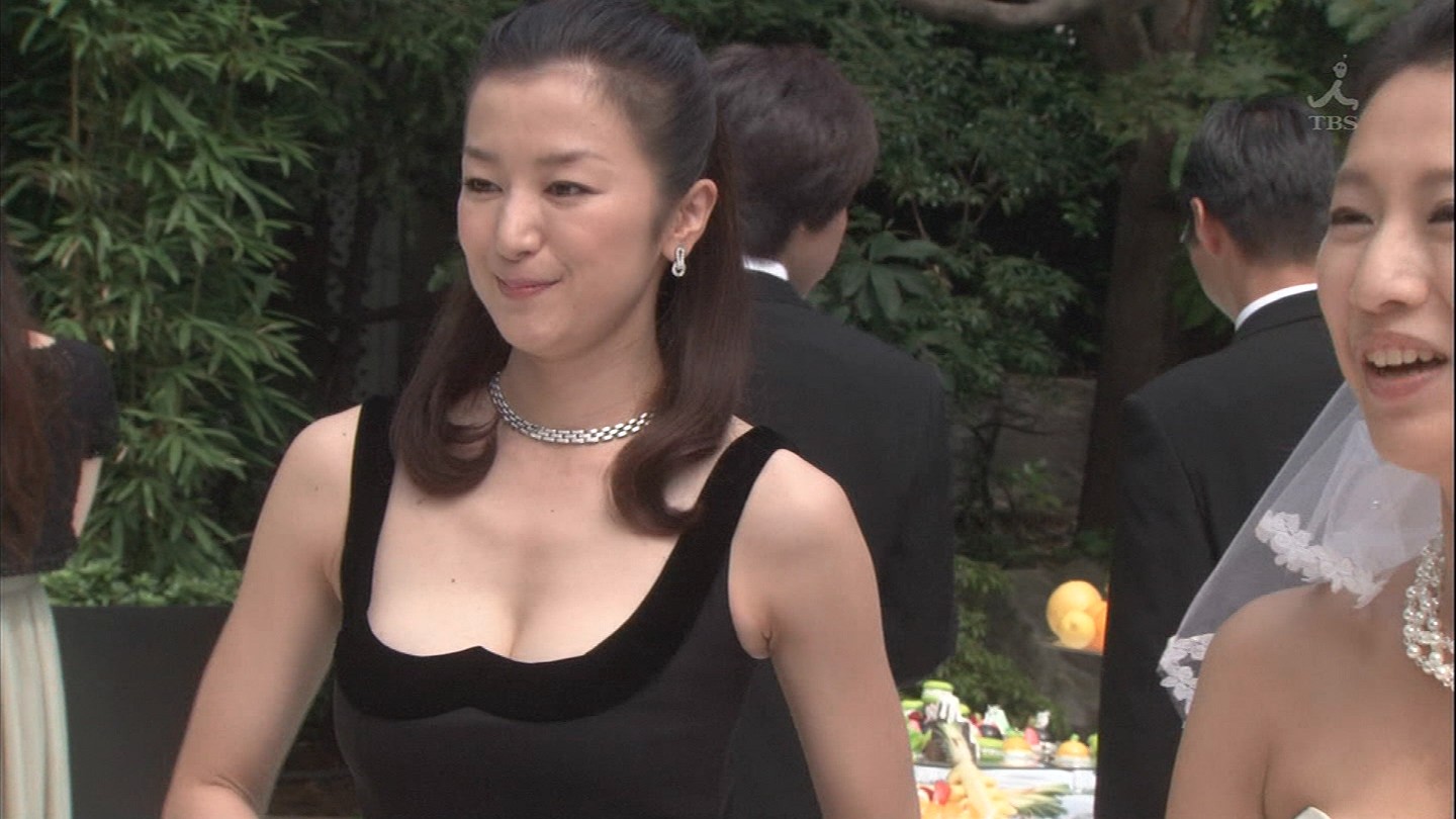 ドラマで鈴木京香がエロいドレスでおっぱいの谷間を見せつけるwwwww : エロキャプちゃんねる