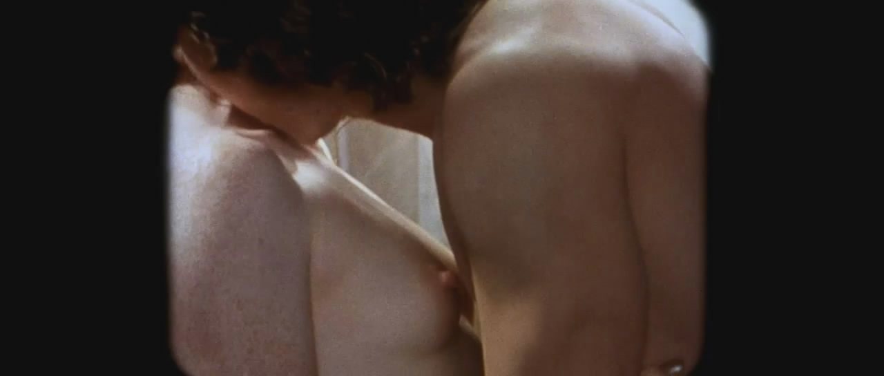 ジュリアン ムーアがピンクのデカ乳首を晒した映画wwwww エロキャプちゃんねる