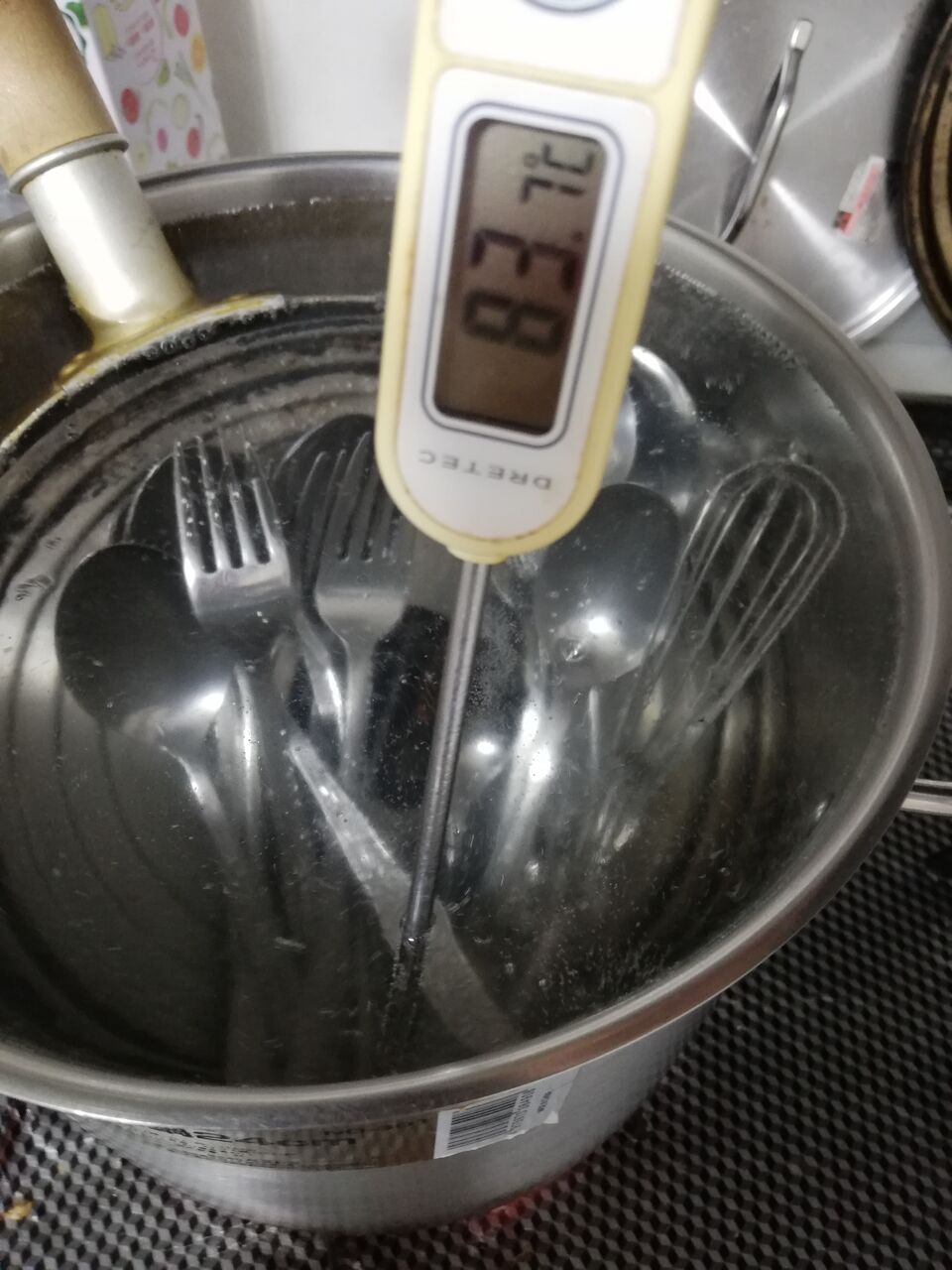 アルミ鍋を酸素系漂白剤で煮たらステンレスへの信頼が上がった話 いつもたのしく アルミ鍋を酸素系漂白剤で煮たらステンレスへの信頼が上がった話 いつもたのしく