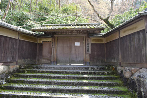 瑠璃光院-山門