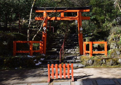 奥宮への鳥居