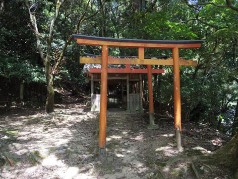 下山路の祠