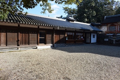 休ヶ岡八幡宮-座小屋-北