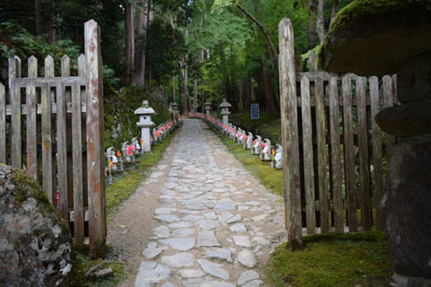 本堂への門