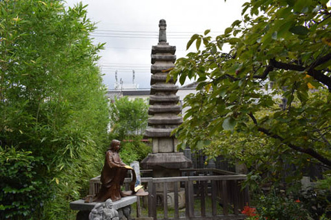 紫式部供養塔