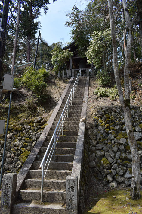 鐘楼への石段