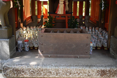 元稲荷神社-狐像