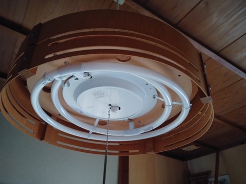 和室の電球