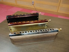 3本のハーモニカ