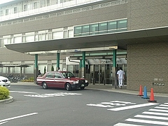 済生会川口総合病院入口
