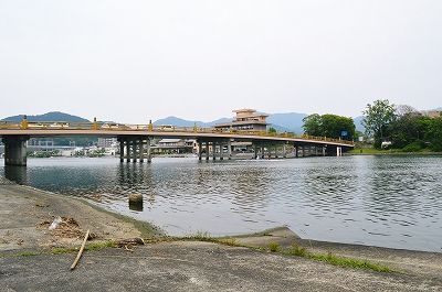 ①瀬田川 唐橋湖岸の汚れ