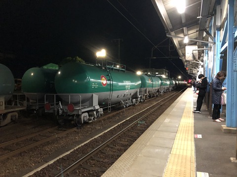 63ECF348-CDB0-4A9D-904A-445CD36FEE23