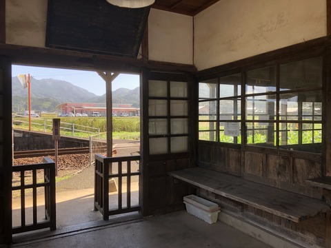 D6499592-0DF7-4414-9FCA-EFE3A064A6AE