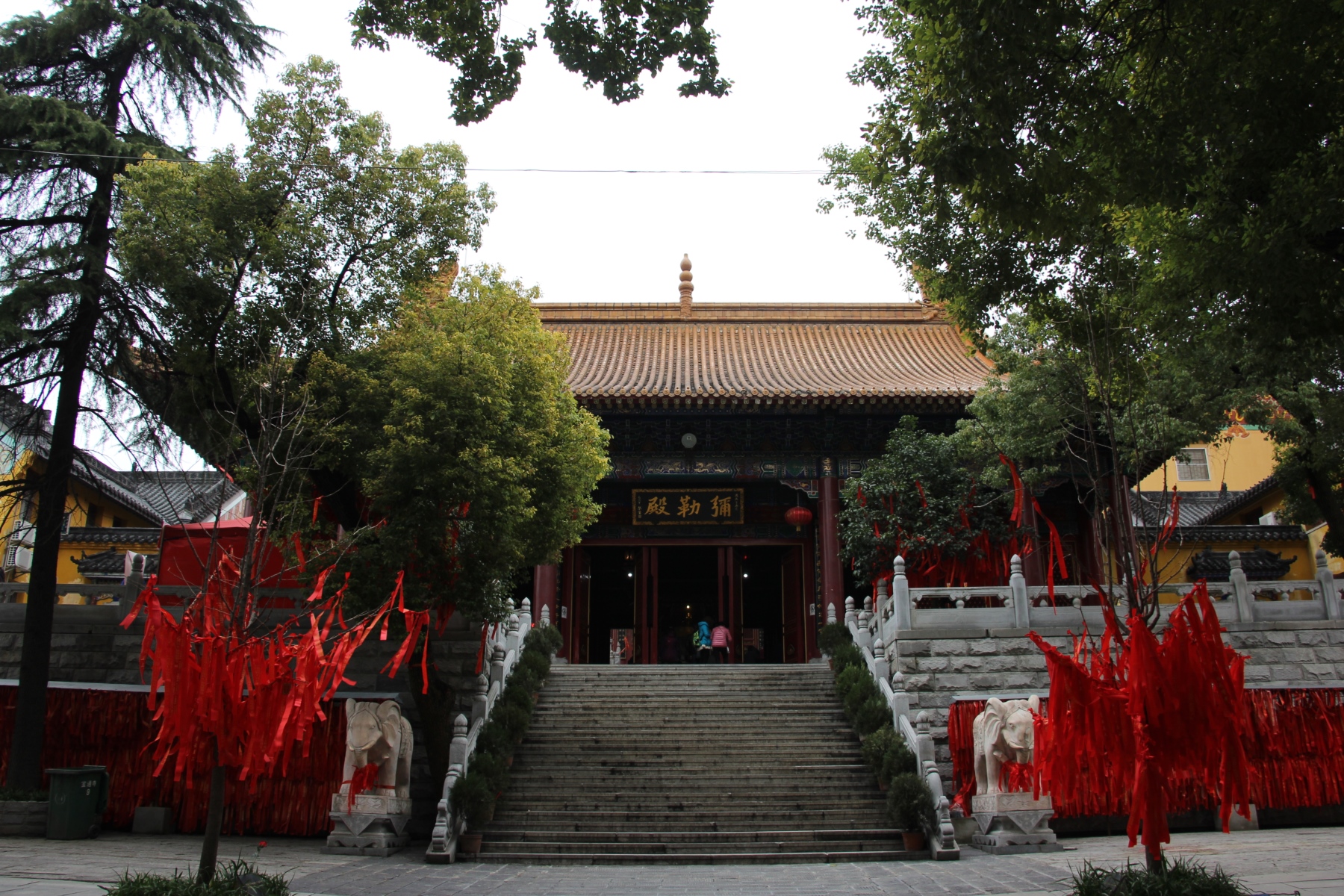 #0143.武漢「宝通寺」 - 体をよじらせつつ古塔をのぼる : 地球の覗き方