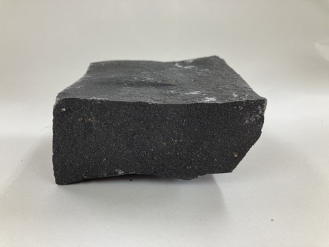 中国_半丁掛けピンコロ_9_9_4-5_黒バサルト02