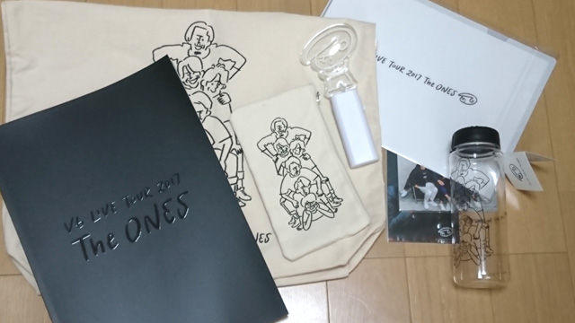 V6 Live Tour 17 The Ones に行ってきました グッズ編 きらめくファンタジア