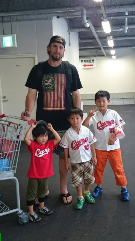 カープ コストコで会えるアイドル ことエルドレッドさんと記念撮影 謎定期 コストコまとめ カープ コストコで会えるアイドル ことエルドレッドさんと記念撮影 謎定期 コストコまとめ