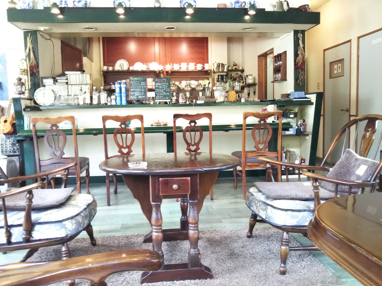 高山市清見 せせらぎ街道にある アンティークな喫茶店 Ng Office 人生何色