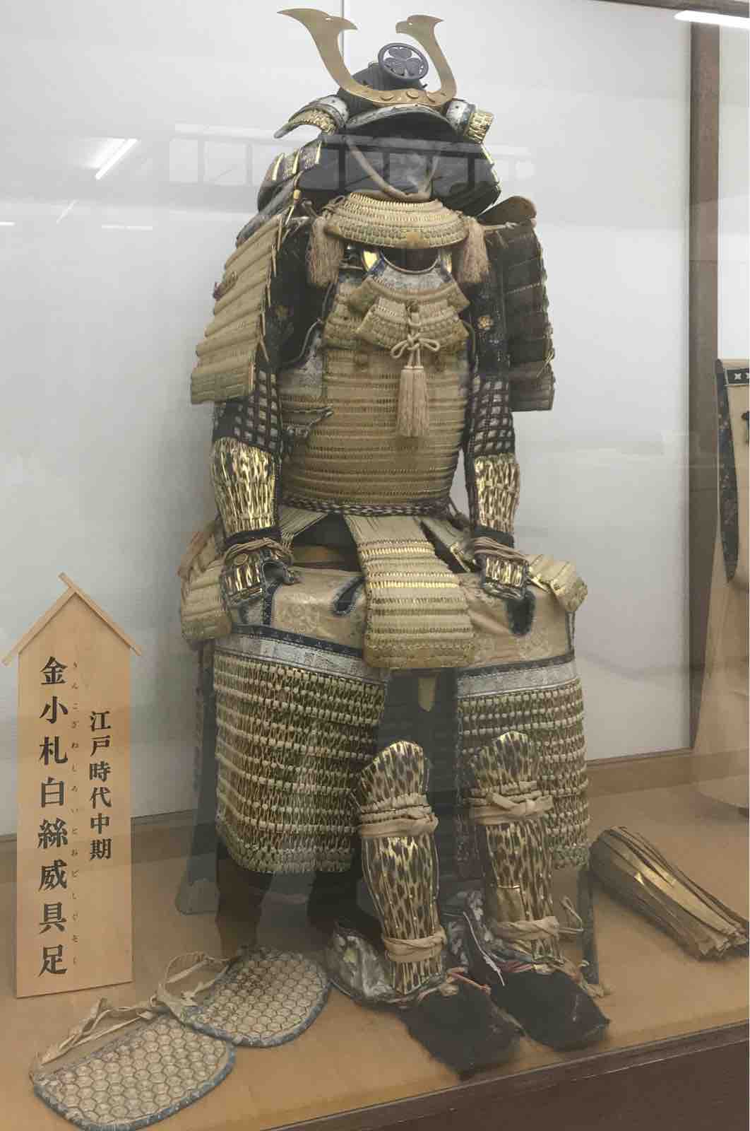 実戦鎧兜 安土桃山時代頃の高級な鉄黒漆塗5枚胴胴具足一式 実戦鎧兜