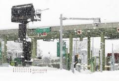 大雪で大規模立ち往生の柏崎市、新潟県が災害救助法を適用…国道８号で夜も２０ｋｍ