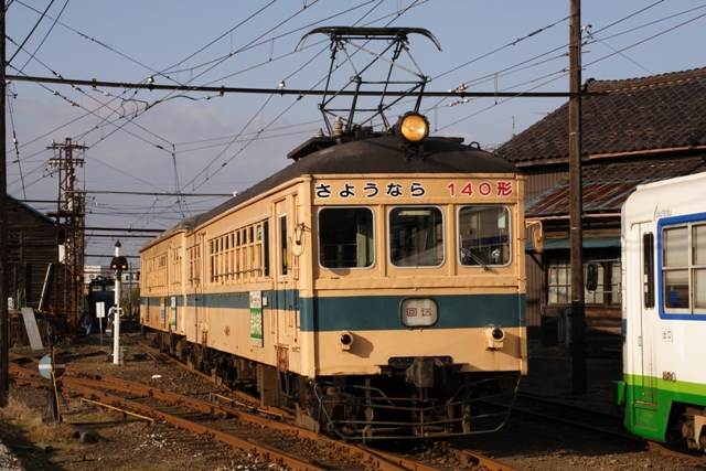 福井鉄道140形のさよなら運転終了後の即席撮影会 : 写メ鉄