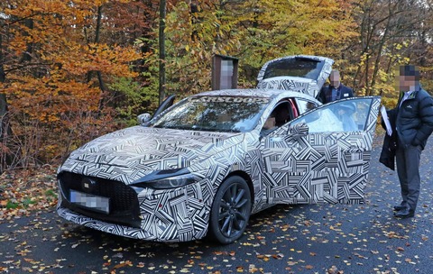 71a22477-2019-mazda3-hatchback-spy-shots-1
