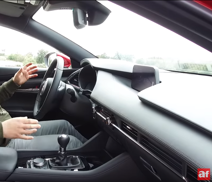 新型mazda3のエンジンルームがよくみえる動画 K Blog