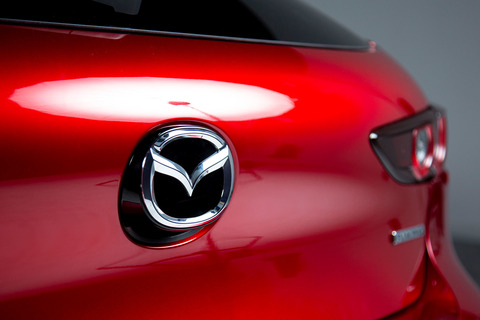 mazda-3-2019-rojo-detalles-02