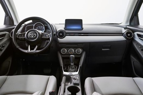 2020_Yaris_Hatchback_006