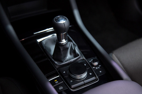 mazda-3-2019-interior-16