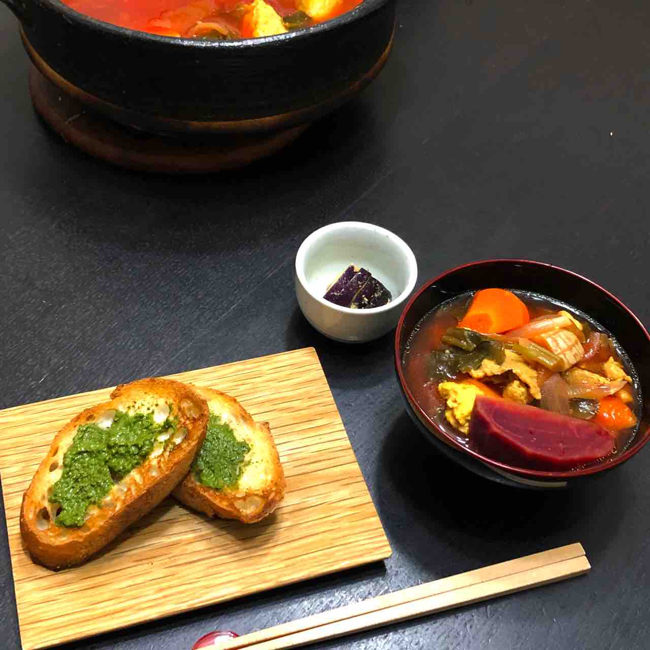味噌汁ざっくりレシピ005 ビーツの味噌汁とフランスパン 味噌汁をつくろう 毎日の料理 食事 片付けが楽しくなる近道 味噌汁ざっくりレシピ005 ビーツの味噌汁とフランスパン 味噌汁をつくろう 毎日の料理 食事 片付けが楽しくなる近道