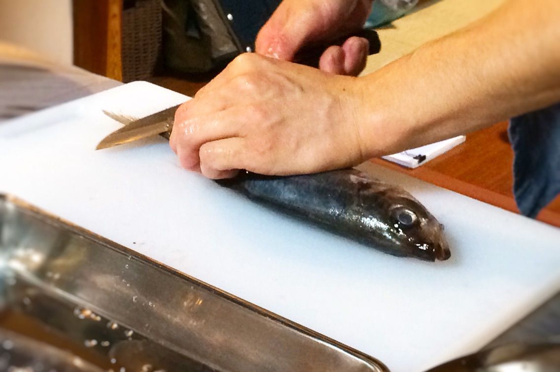 京都で習うなら！キッチンみのりさんのお魚さばき方教室 : 味噌汁を 
