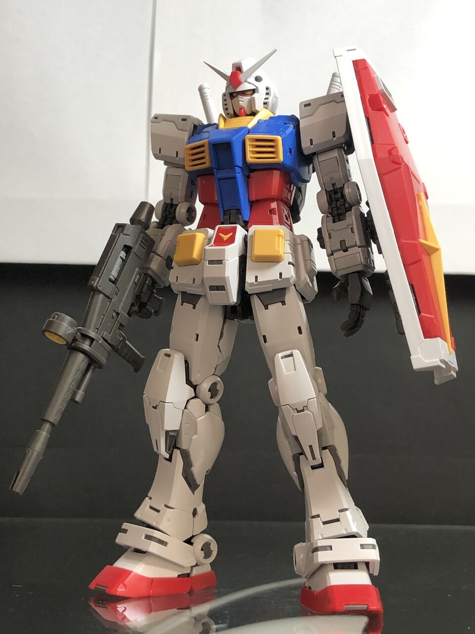 RG RX-78-2 ガンダム Ver2.0 格納庫セット塗装完成品 RG RX-78-2 ver2.0 &武器セット | sekkyさんのガンプラ作品